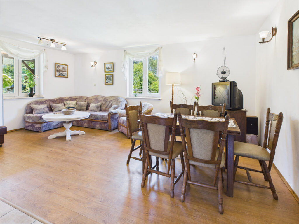 Przytulny salon z jadalnią